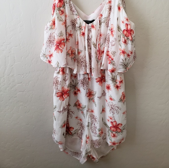 Forever 21 Hula romper - Picture 2 of 5